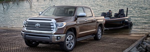 2019 toyota tundra pulling a boat out of the water